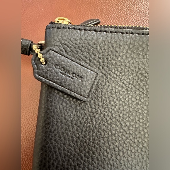 NWOT Coach Double Zip Pebbled Leather Black Wristlet with Gold Hardware - Picture 3 of 9